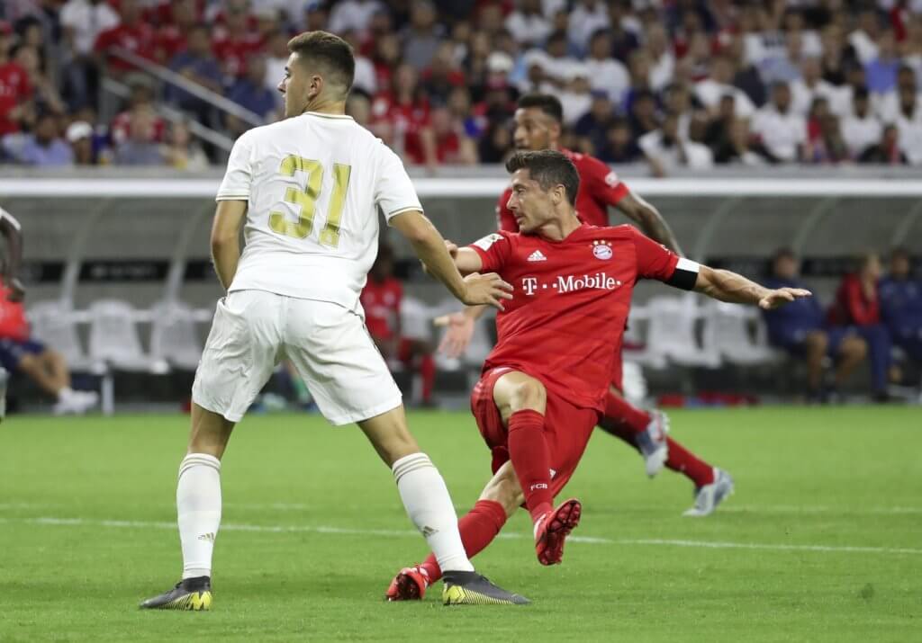 Lewandowski kicking